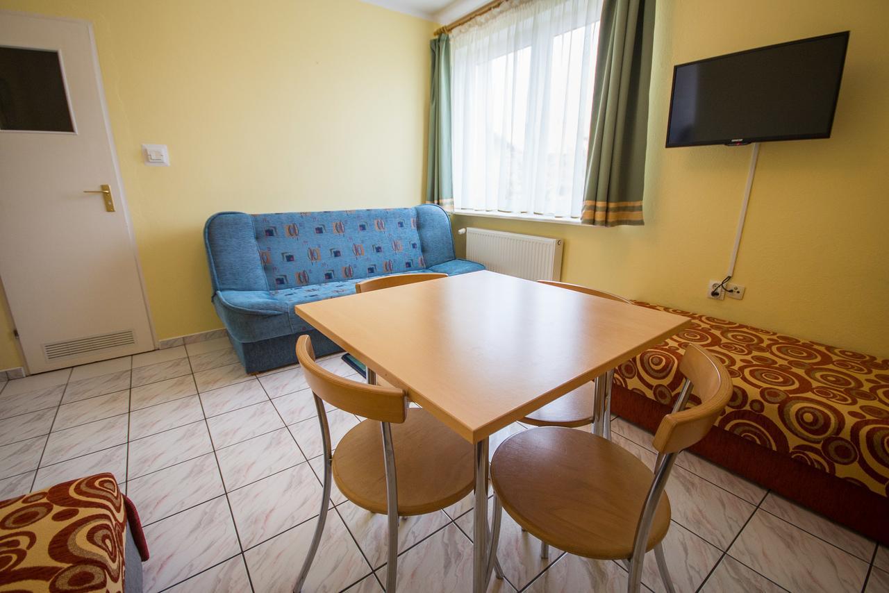 Jan Pokoje Dziwnówek Apartamento Exterior foto